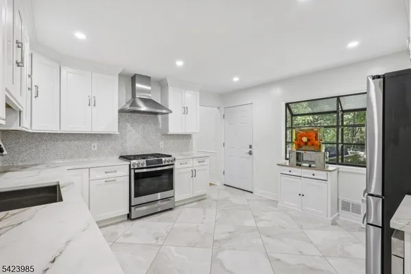 $1,050,000 | 2004 Winding Brook Way, Scotch Plains, NJ 07076