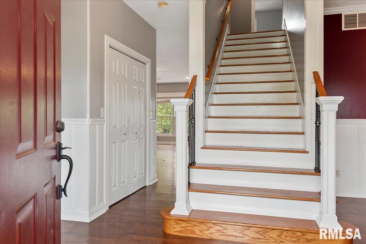 208 Huntington Road Chatham, IL 62629 - Photo 6 of 52 Gallery Image 6
