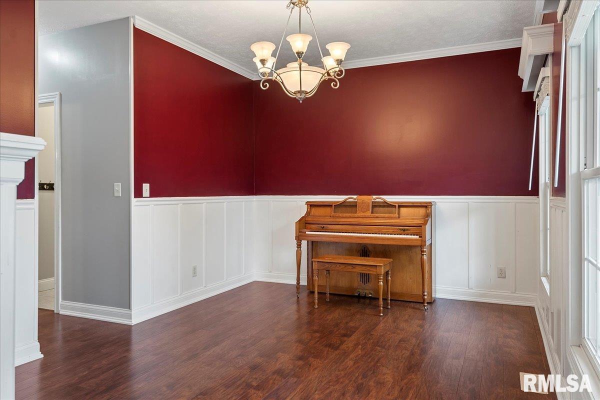 208 Huntington Road Chatham, IL 62629 - Photo 8 of 52 Gallery Image 8