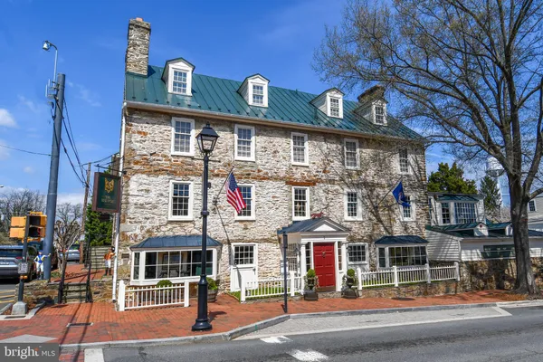 $2,000 | 2 East Federal Street, Unit 250, Middleburg, VA 20117