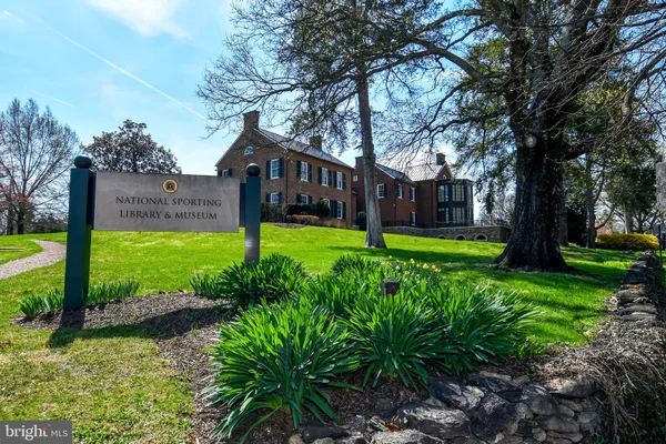 $2,000 | 2 East Federal Street, Unit 250, Middleburg, VA 20117