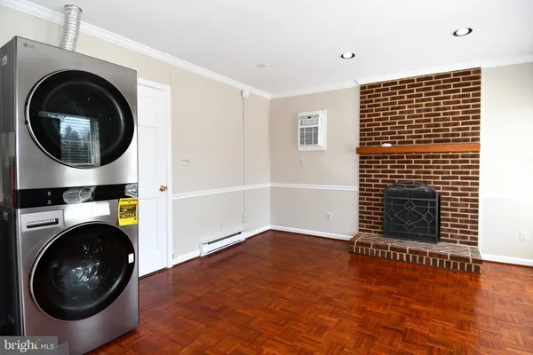 $2,000 | 2 East Federal Street, Unit 250, Middleburg, VA 20117