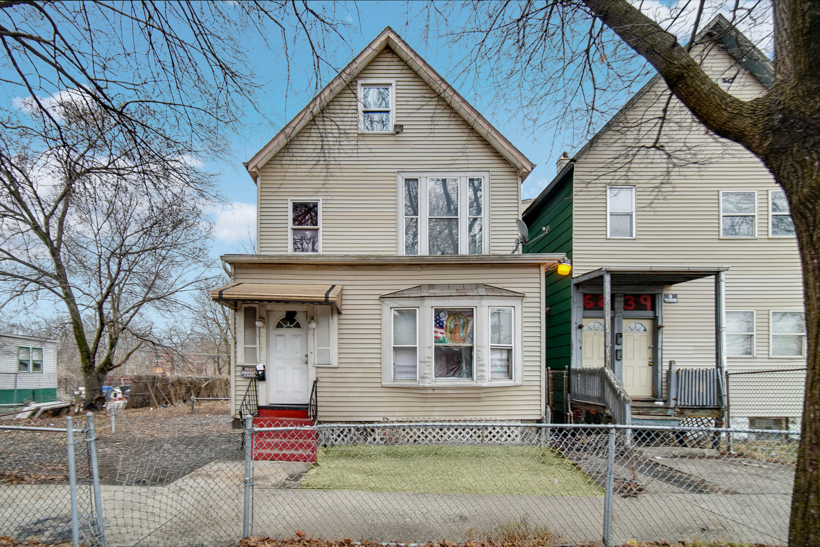 6237 South May Street Chicago, IL 60621 - Photo 2 of 14 a front view of a house with garden
