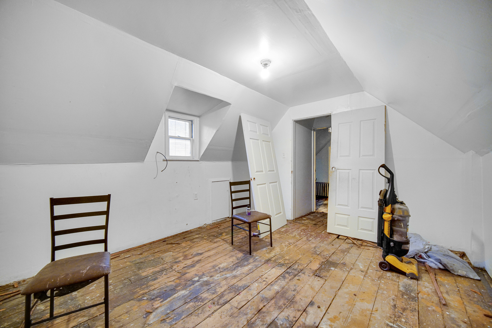 6237 South May Street Chicago, IL 60621 - Photo 7 of 14 a view of a room with gym equipment and wooden floor