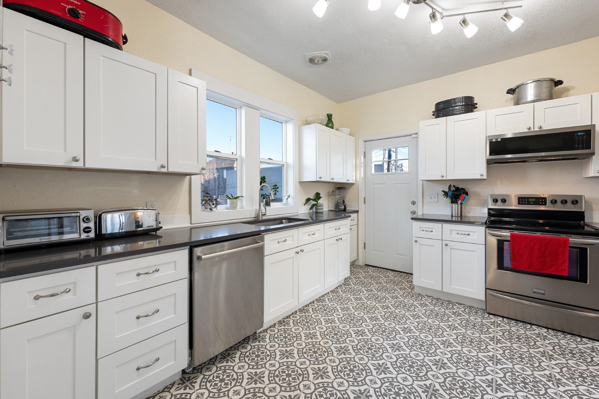 2012 North Ruby Street Spokane, WA 99207 - Photo 13 of 42