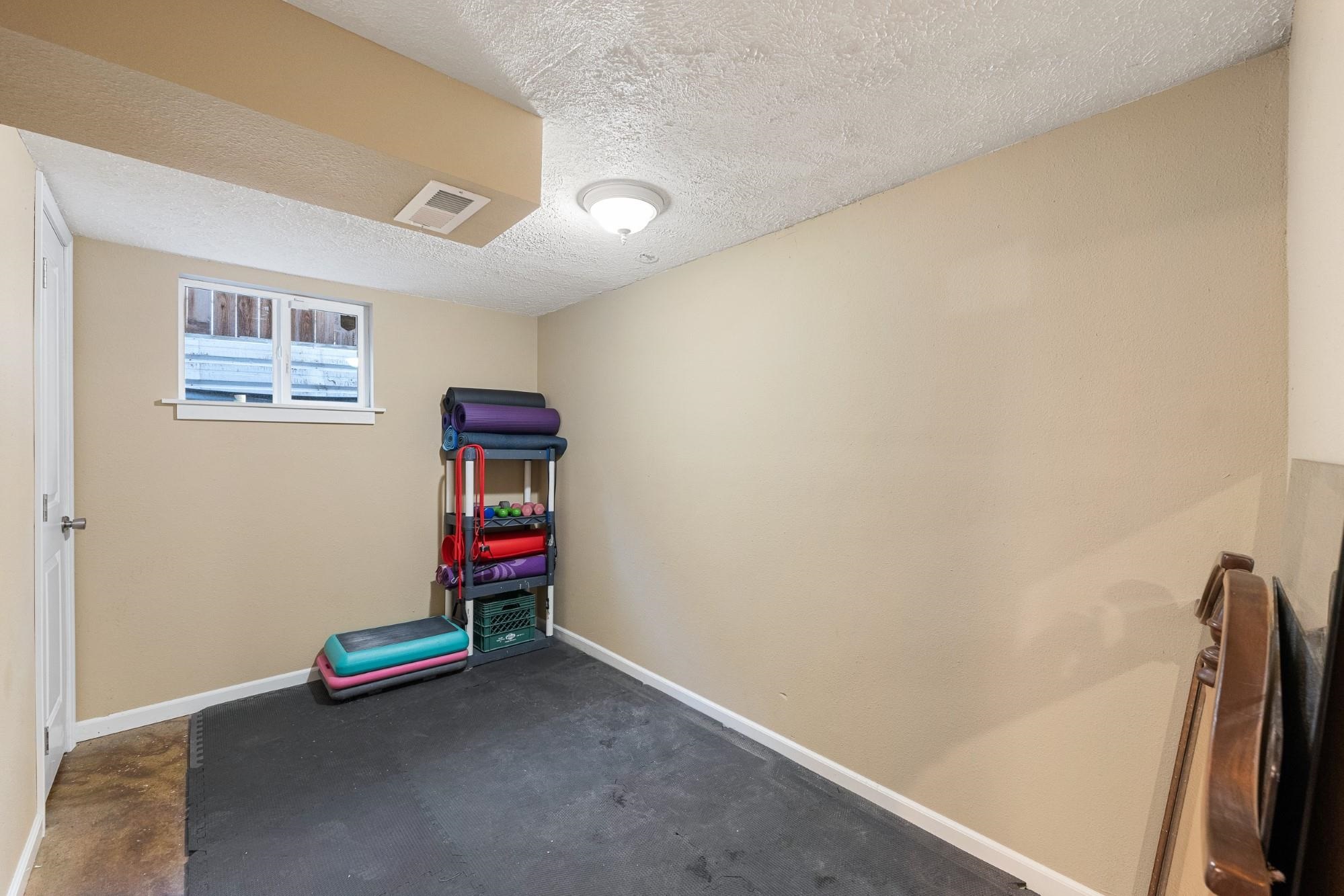 2012 North Ruby Street Spokane, WA 99207 - Photo 29 of 42