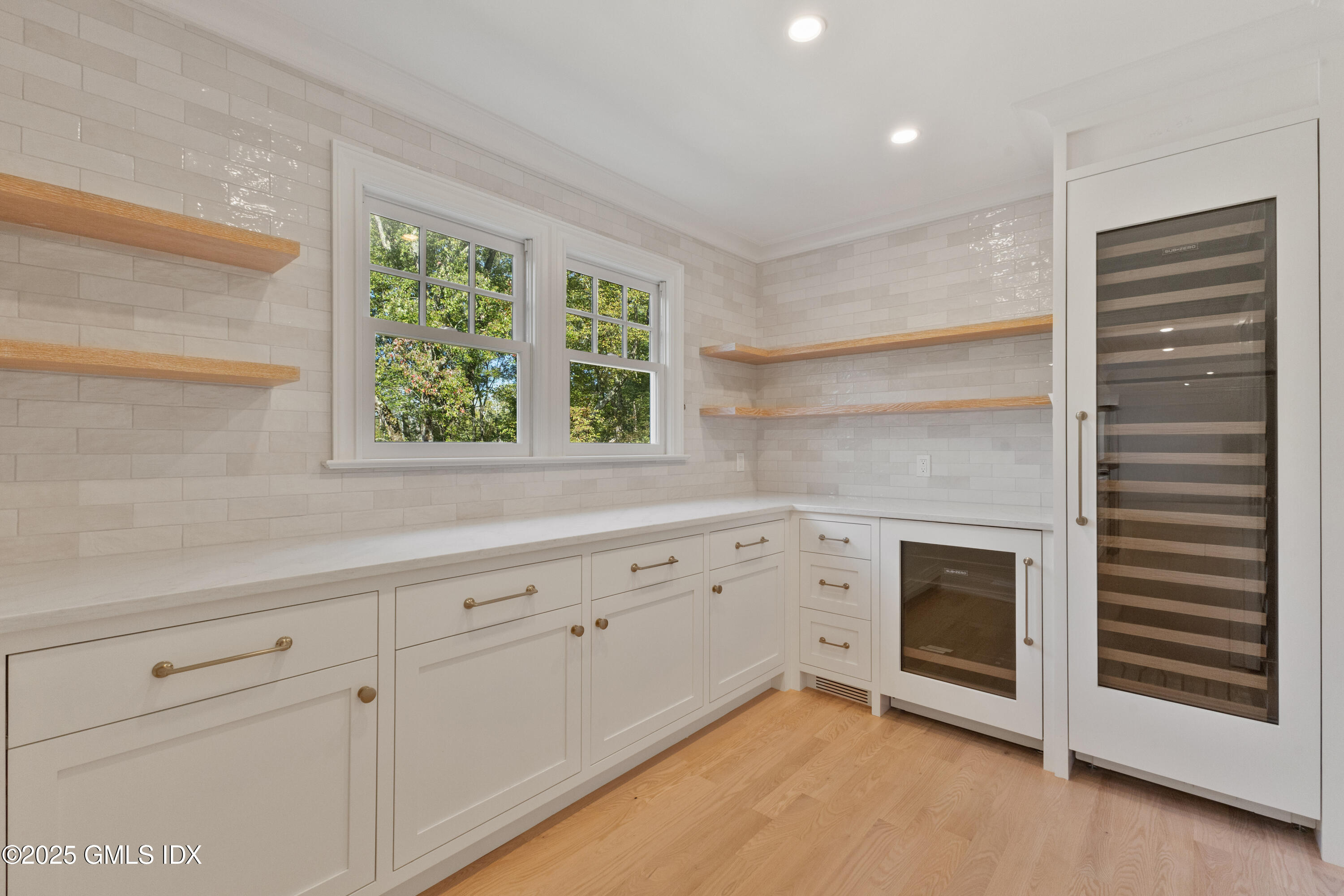 20 Cutler Road Greenwich, CT 06831 - Photo 8 of 25 Butler Pantry
