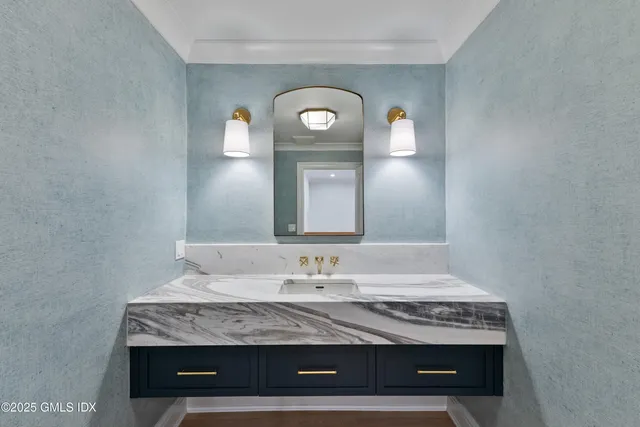 $5,995,000 | 20 Cutler Road, Greenwich, CT 06831