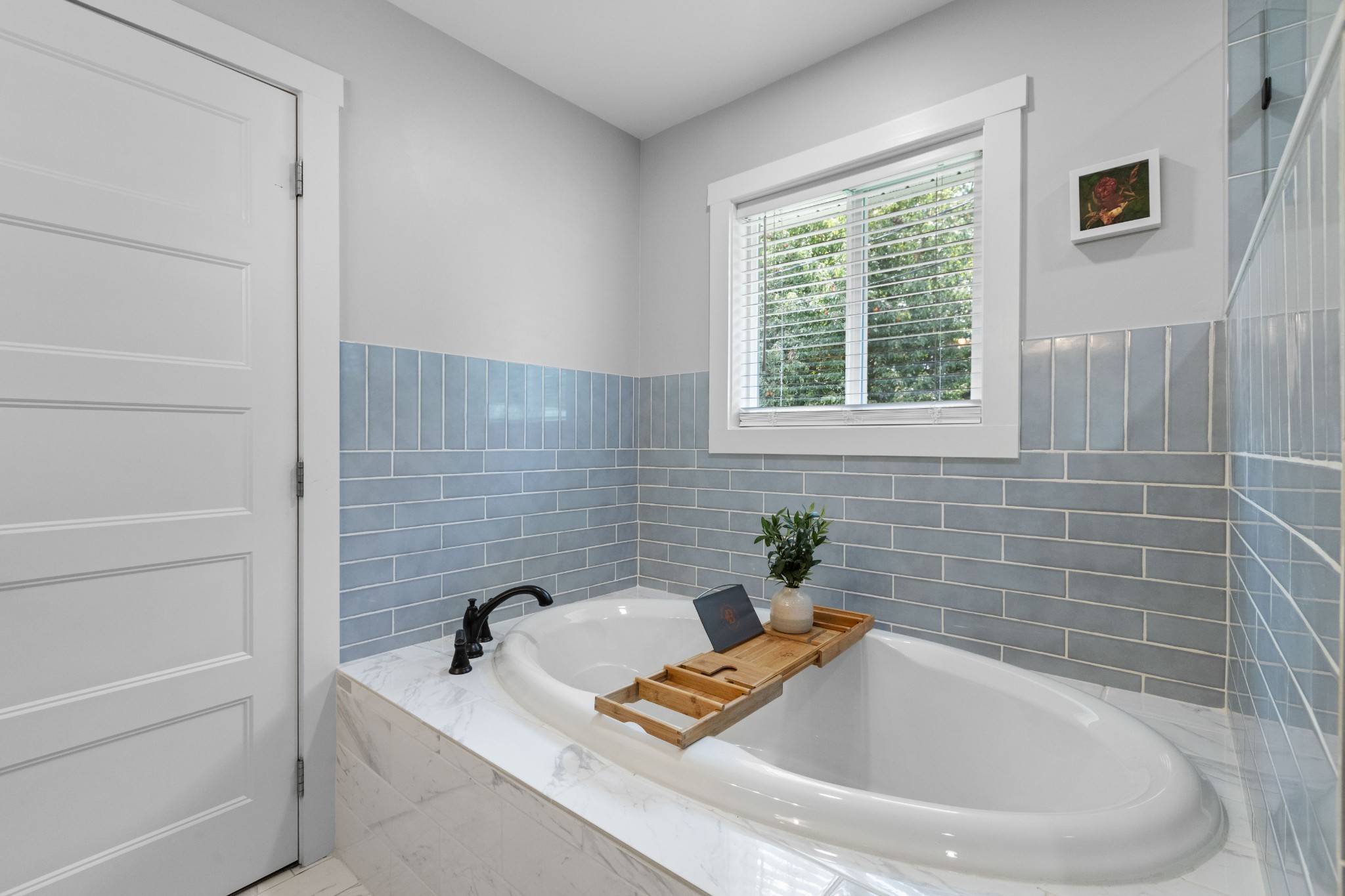 294 McDale Road Shelbyville, TN 37160 - Photo 30 of 47 a bathroom with a tub a sink and a window