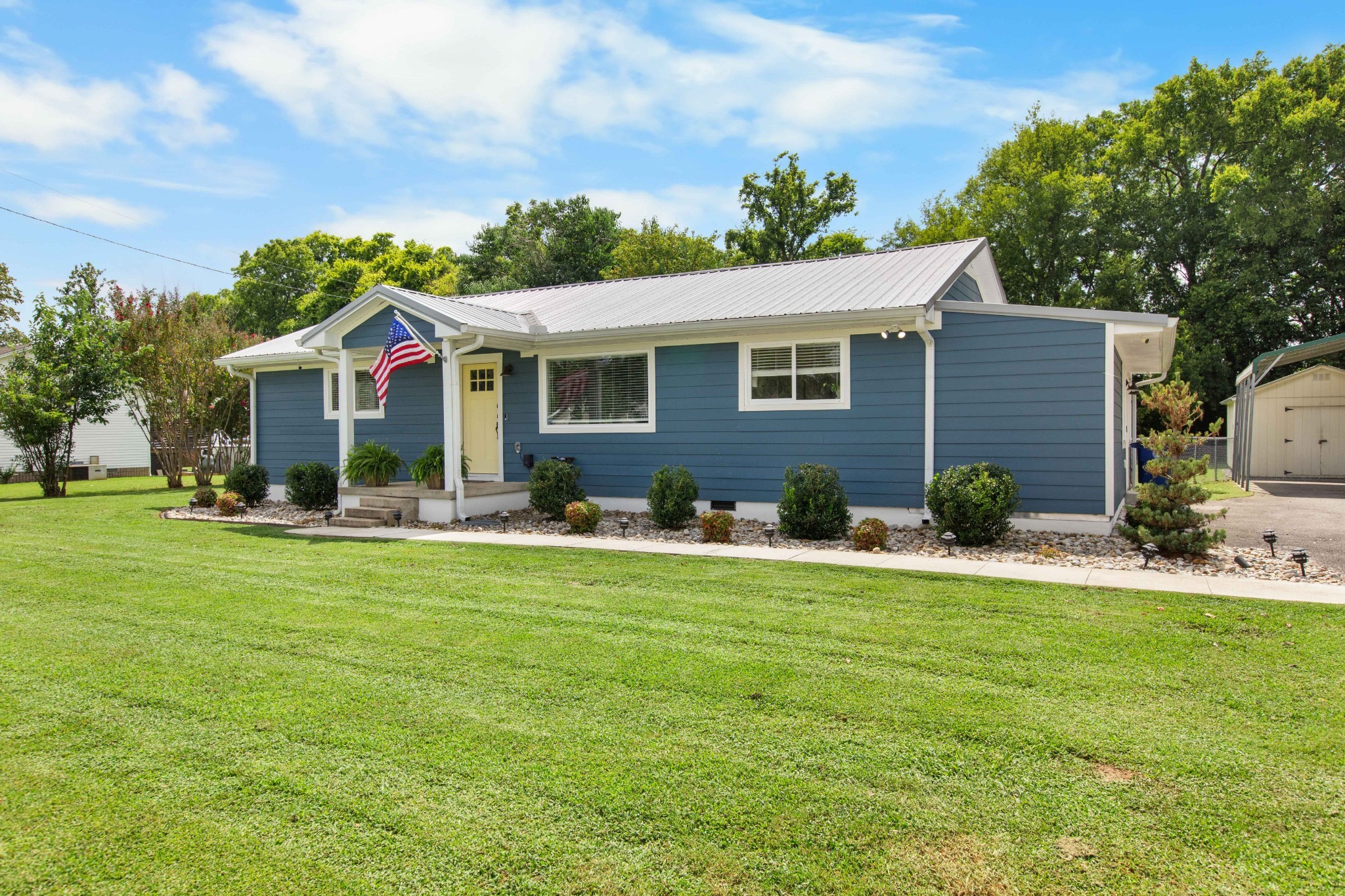 294 McDale Road Shelbyville, TN 37160 - Photo 3 of 47 a front view of house with yard and green space