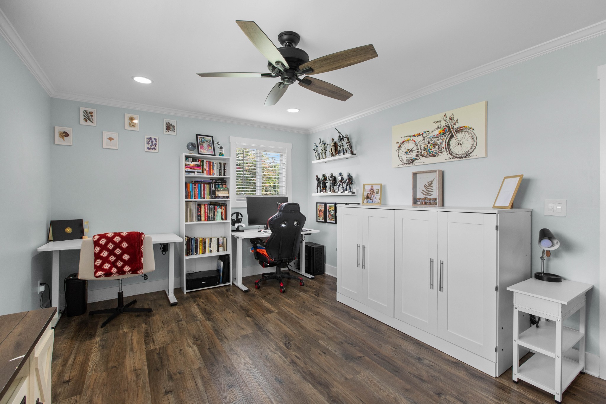 294 McDale Road Shelbyville, TN 37160 - Photo 32 of 47 a living room with furniture and a wooden floor