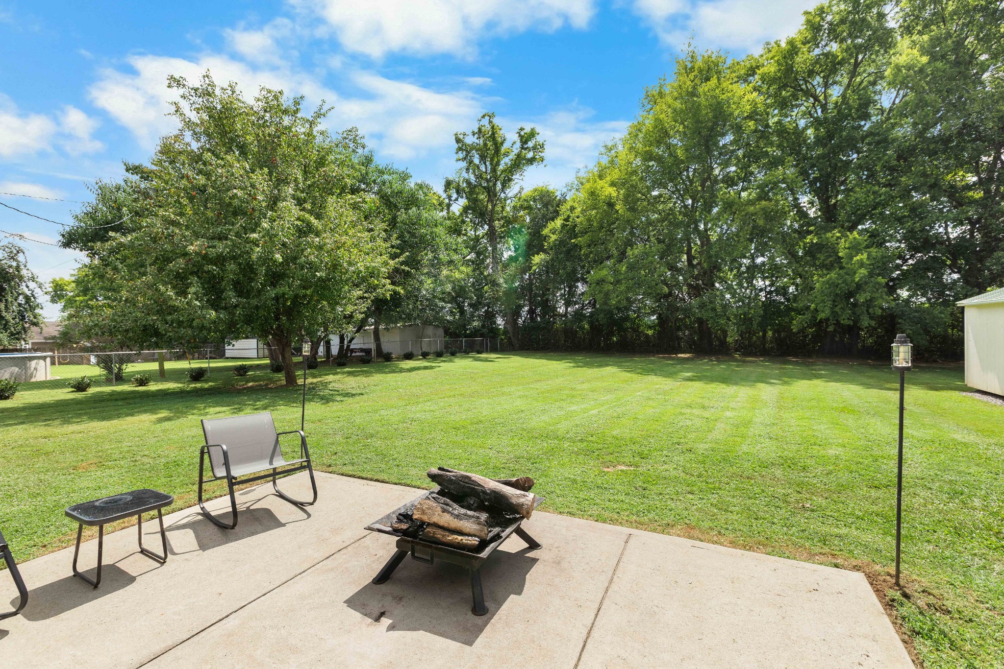 294 McDale Road Shelbyville, TN 37160 - Photo 41 of 47 a garden view with a sitting space
