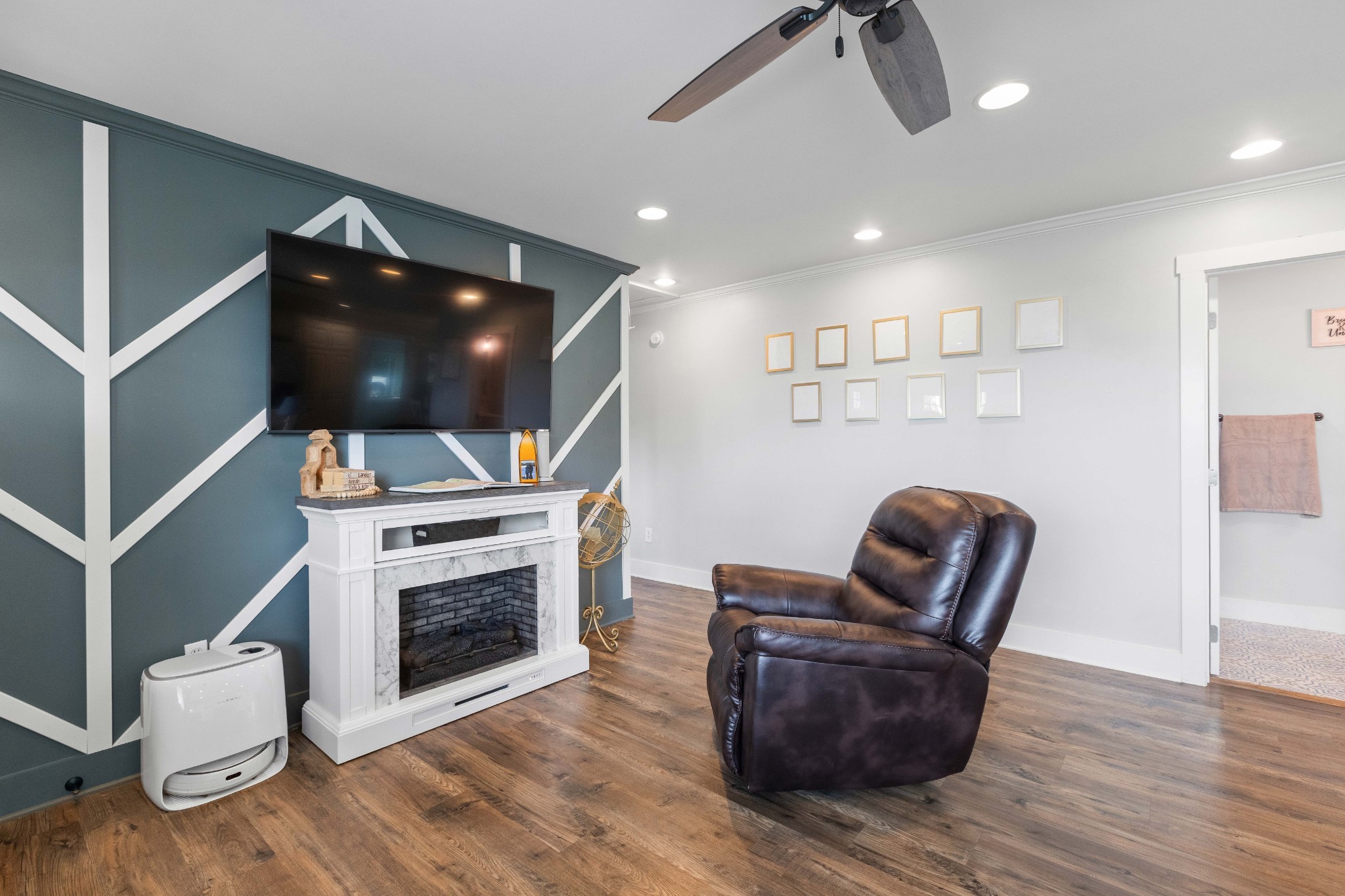 294 McDale Road Shelbyville, TN 37160 - Photo 6 of 47 a living room with furniture and a fireplace
