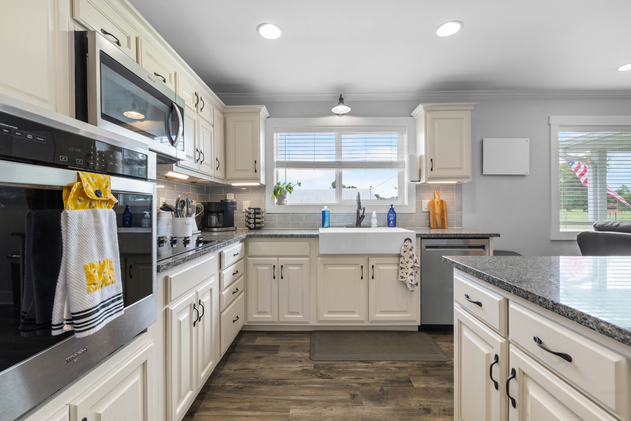 294 McDale Road Shelbyville, TN 37160 - Photo 10 of 47 a kitchen with lot of cabinets and appliances