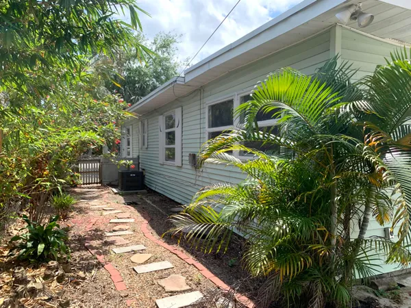 a view of a back yard of the house