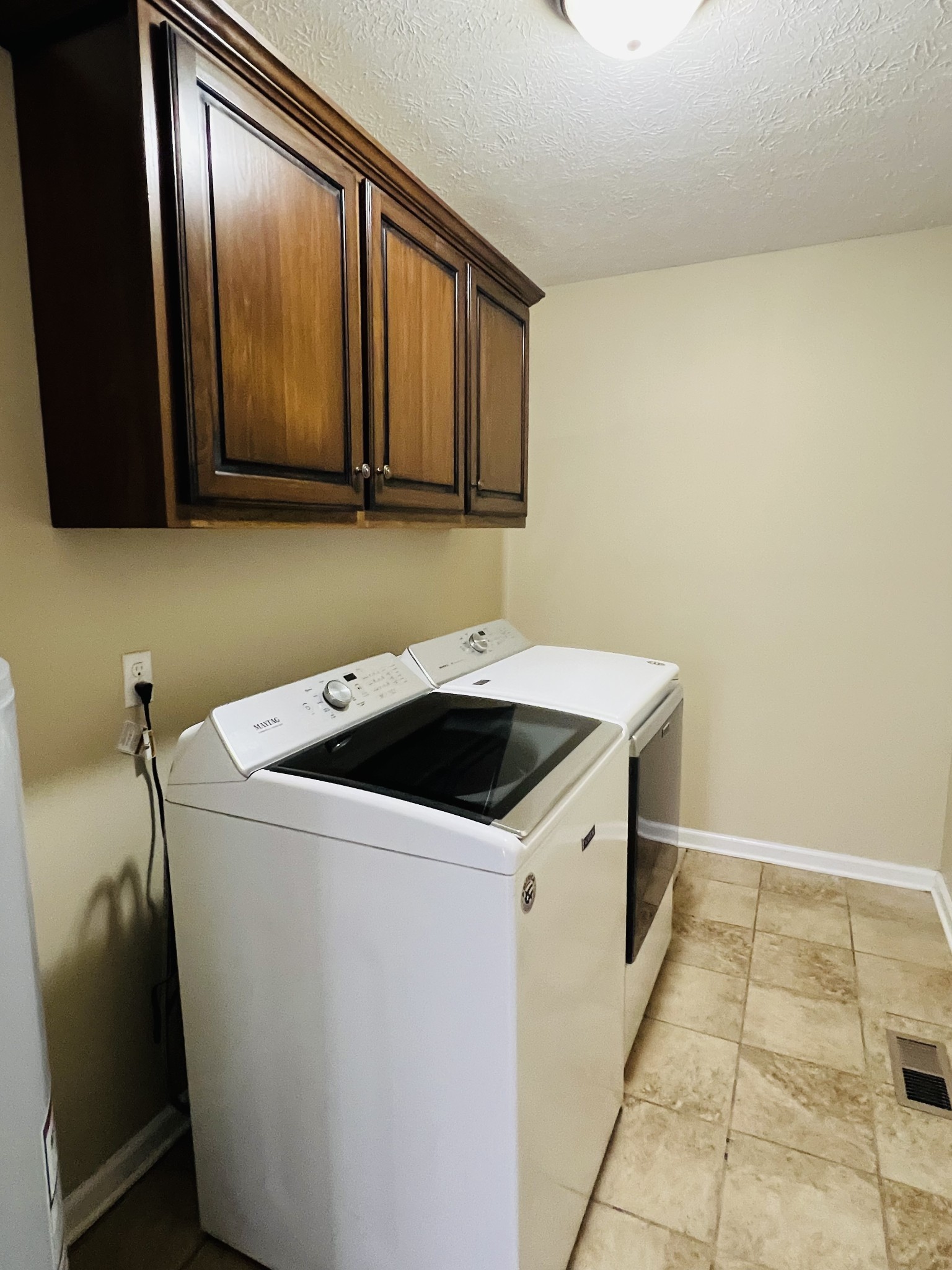 663 Jackson Road Portland, TN 37148 - Photo 30 of 32 a utility room with dryer and washer