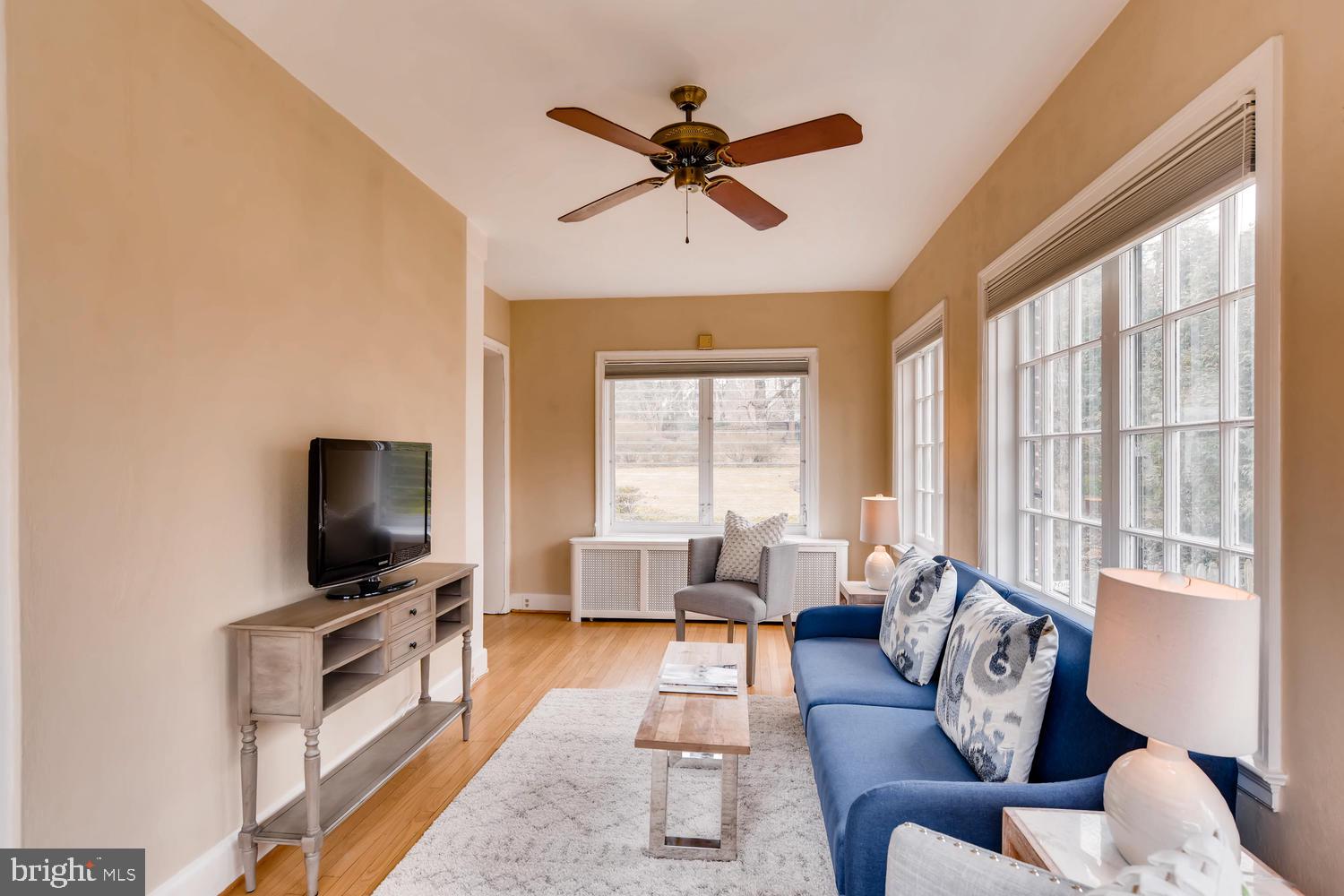 805 St Georges Road Baltimore, MD 21210 - Photo 14 of 33 Sunlit Family Room for All Seasons
