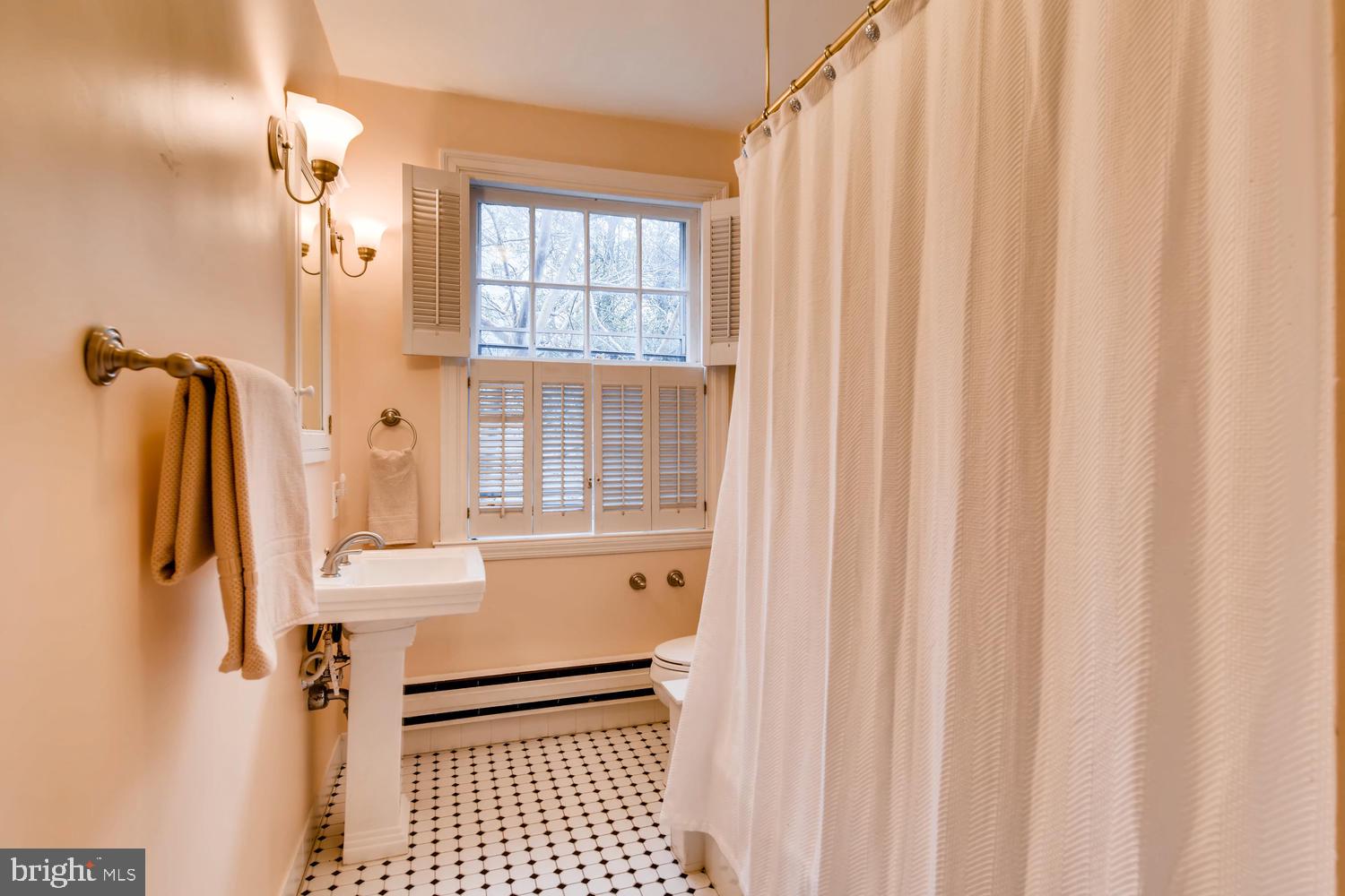 805 St Georges Road Baltimore, MD 21210 - Photo 20 of 33 Hall Bath; Second Floor