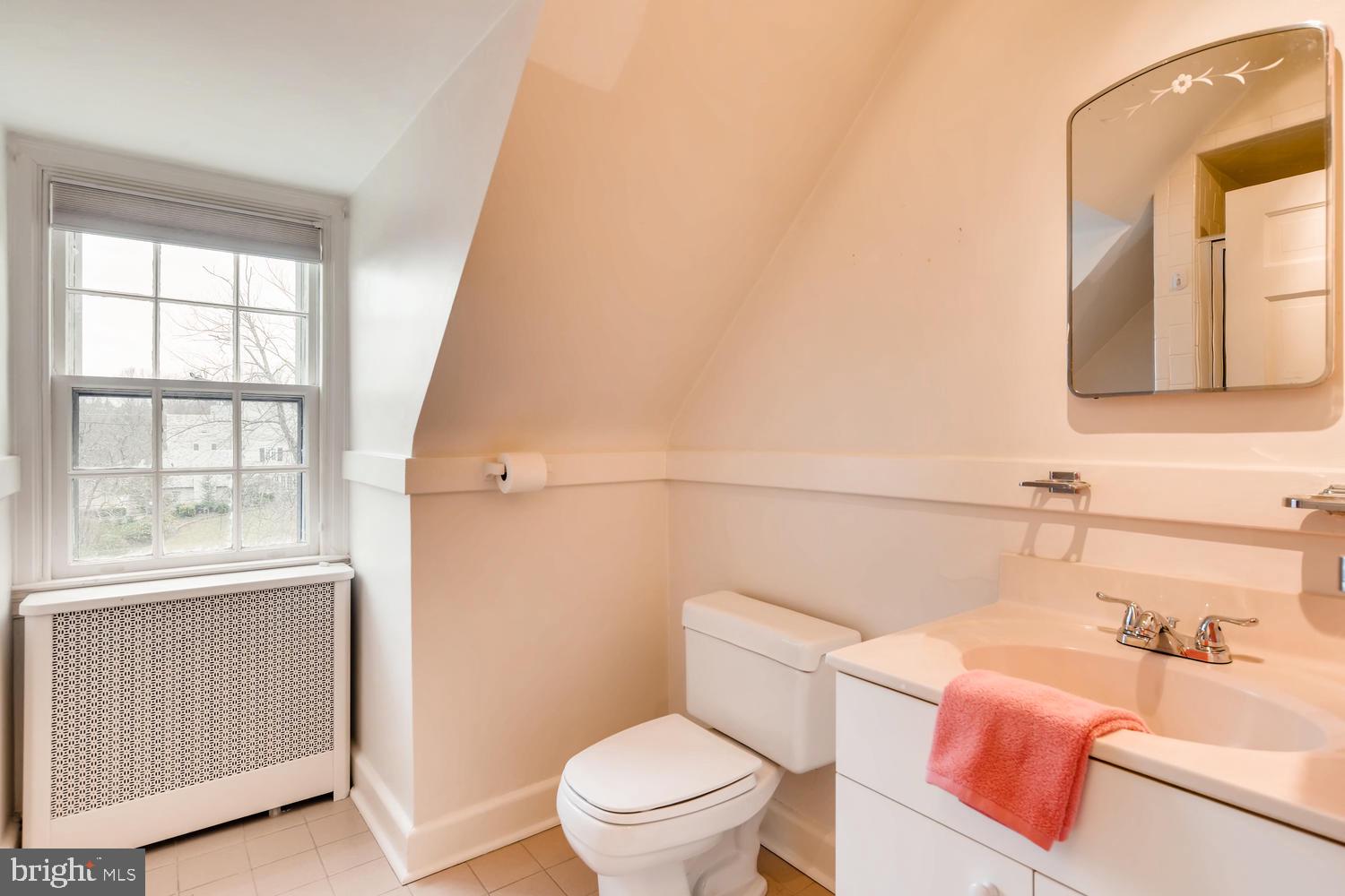 805 St Georges Road Baltimore, MD 21210 - Photo 25 of 33 Hall Bath; Third Floor