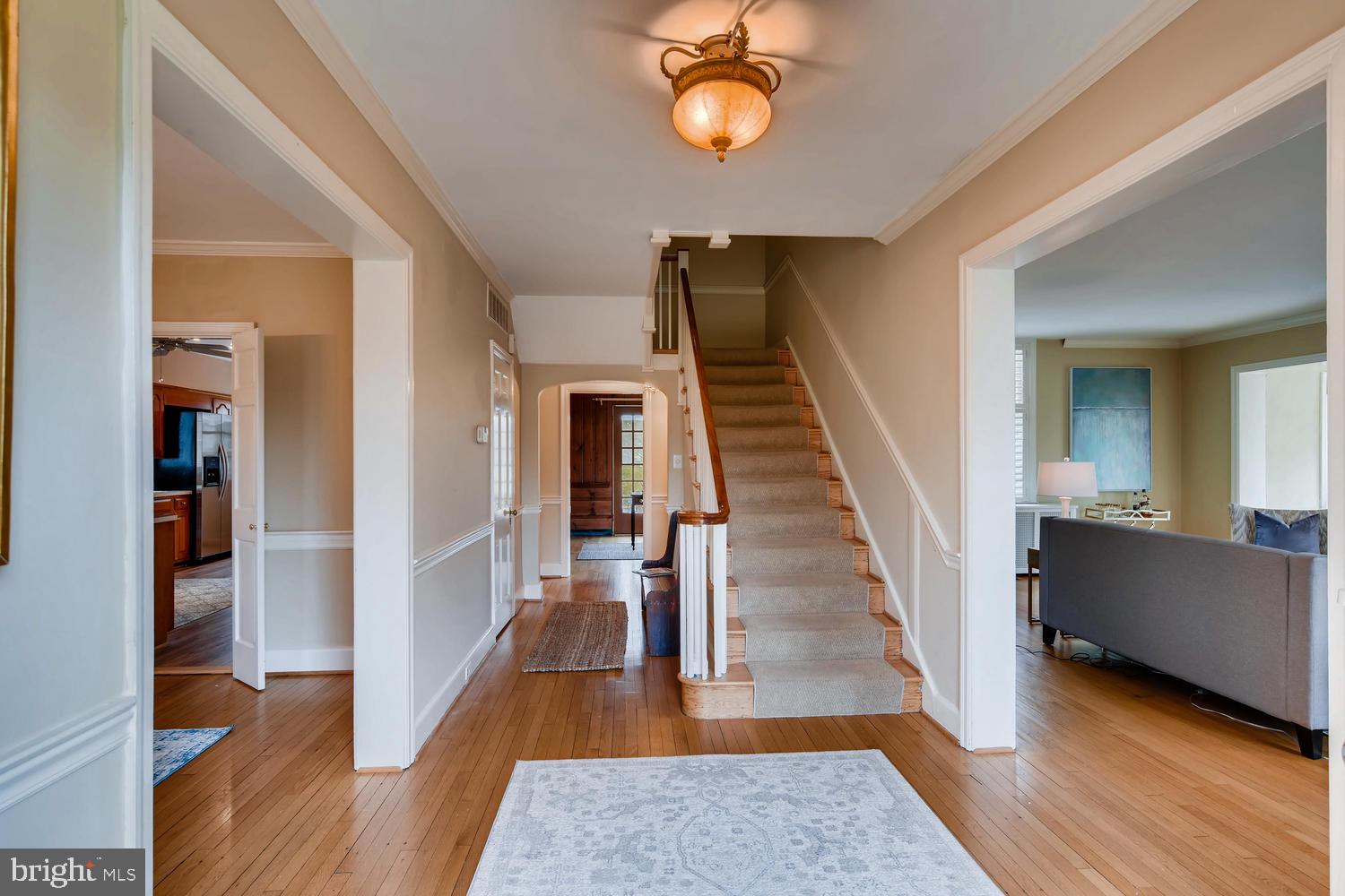 805 St Georges Road Baltimore, MD 21210 - Photo 4 of 33 Traditional Center Hall Entry