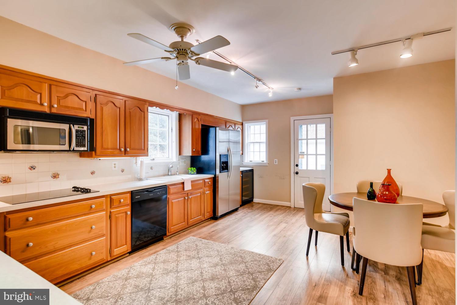 805 St Georges Road Baltimore, MD 21210 - Photo 10 of 33 Large Eat-In Kitchen with Southern Exposure