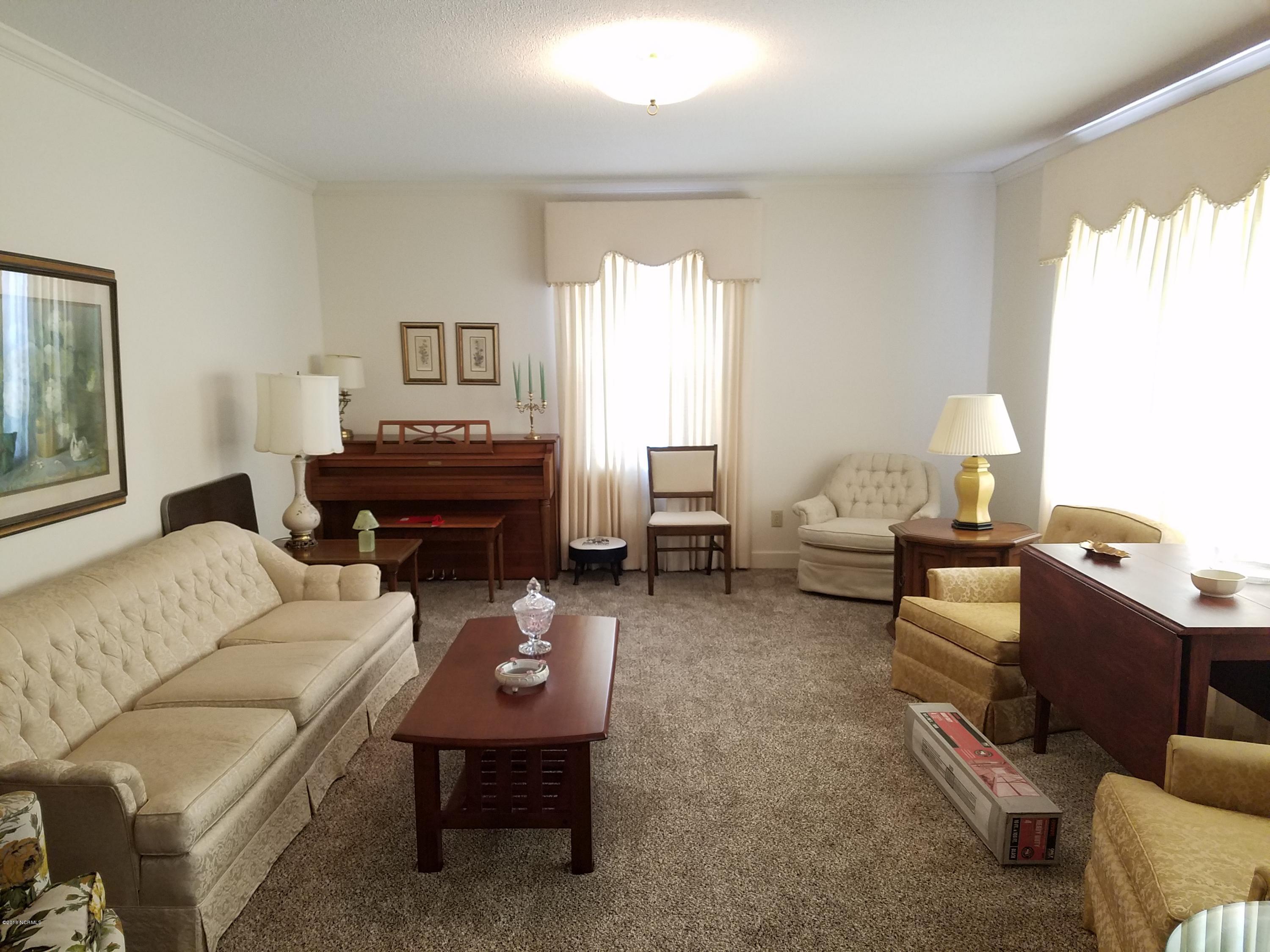 731 Cobb Road Kinston, NC 28501 - Photo 9 of 25 Living Room