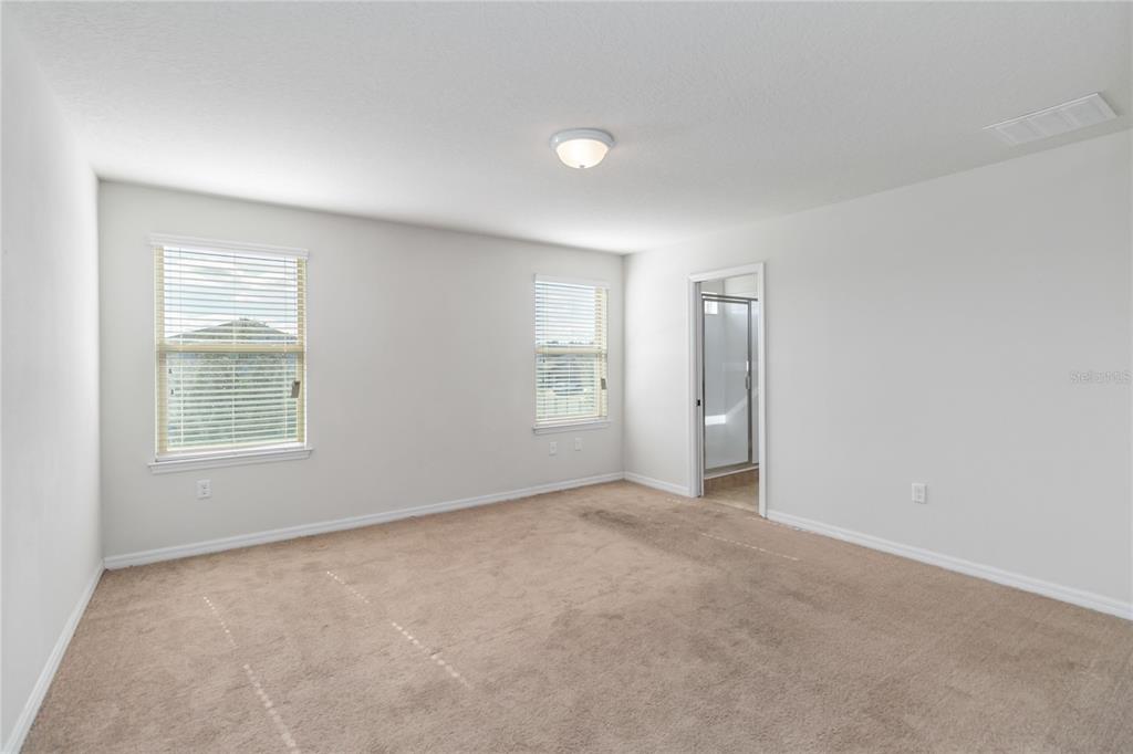 3566 Southern Cross Loop Kissimmee, FL 34744 - Photo 20 of 32 an empty room with windows