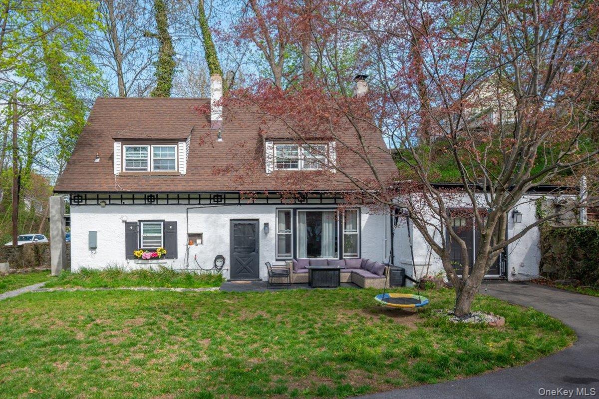25 Whitewood Avenue New Rochelle, NY 10805 - Photo 1 of 24 What an adorable home!