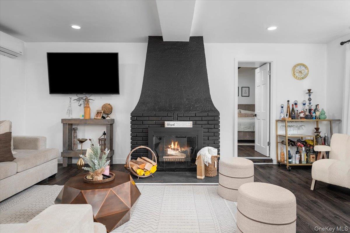 25 Whitewood Avenue New Rochelle, NY 10805 - Photo 6 of 24 The Living Room /Fireplace