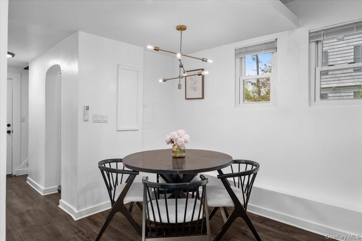 25 Whitewood Avenue New Rochelle, NY 10805 - Photo 7 of 24 The Dining Area