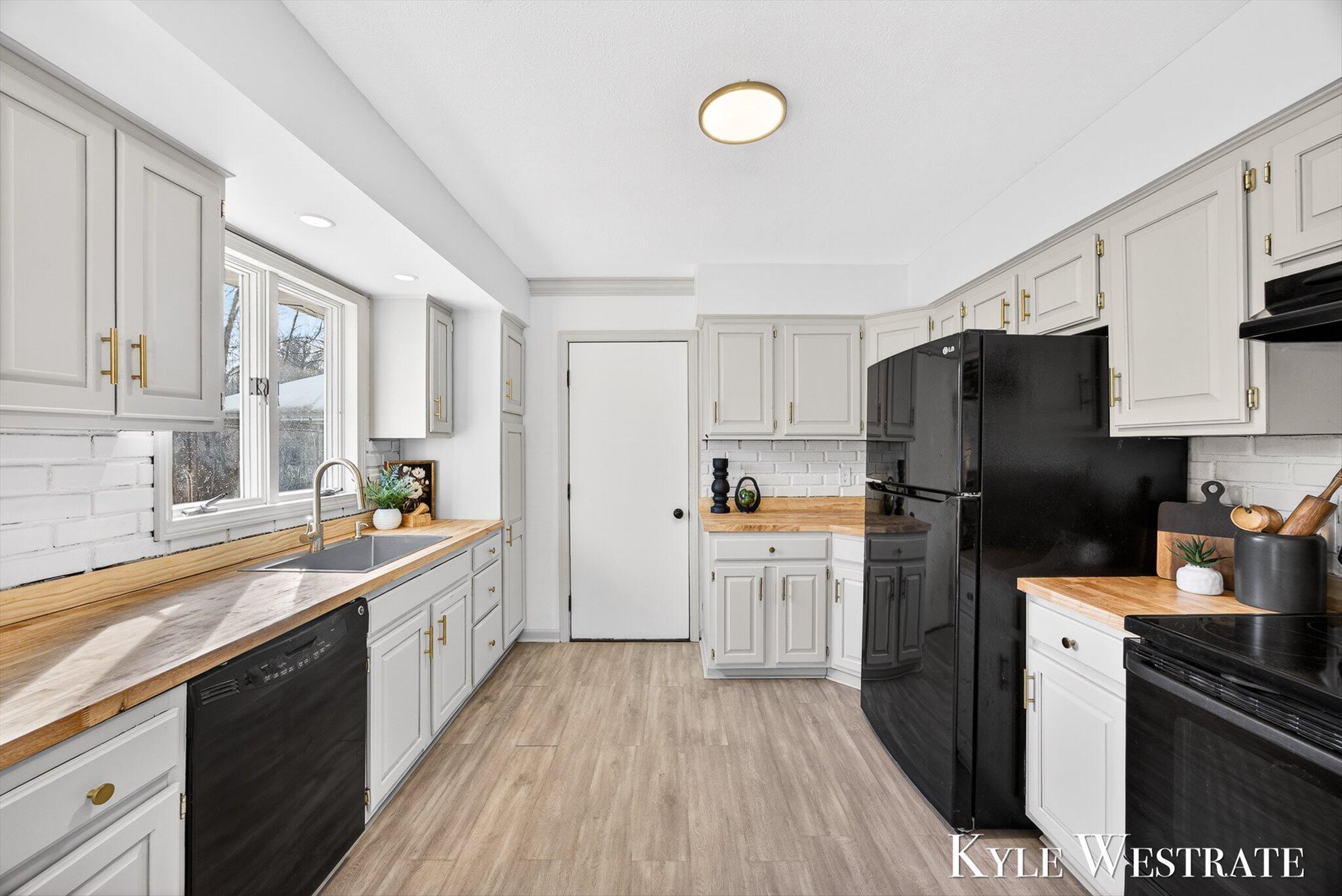 1763 East Pontaluna Road Spring Lake, MI 49456 - Photo 13 of 32 05-K1J11301