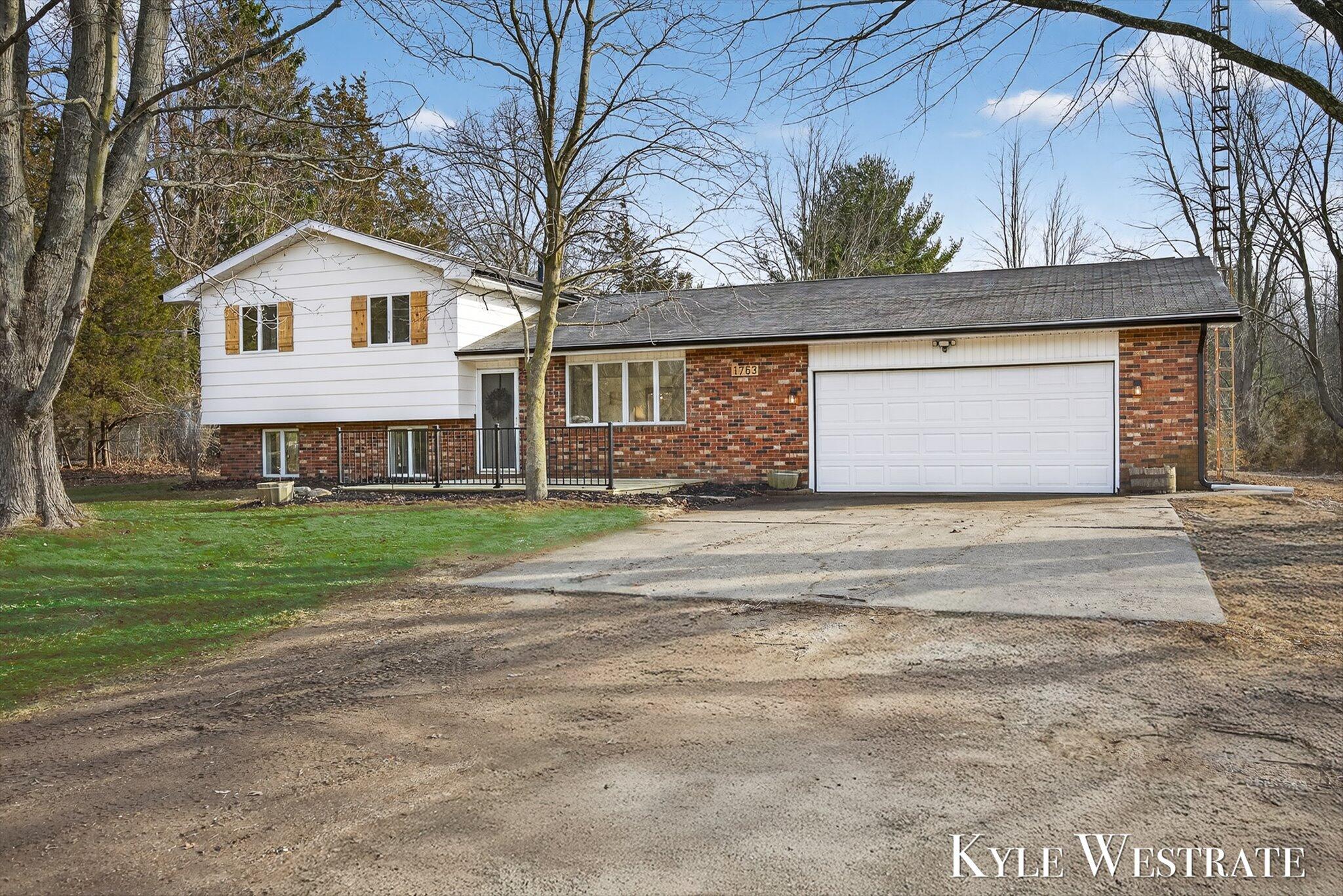 1763 East Pontaluna Road Spring Lake, MI 49456 - Photo 2 of 32 02-K1J11229-Edit