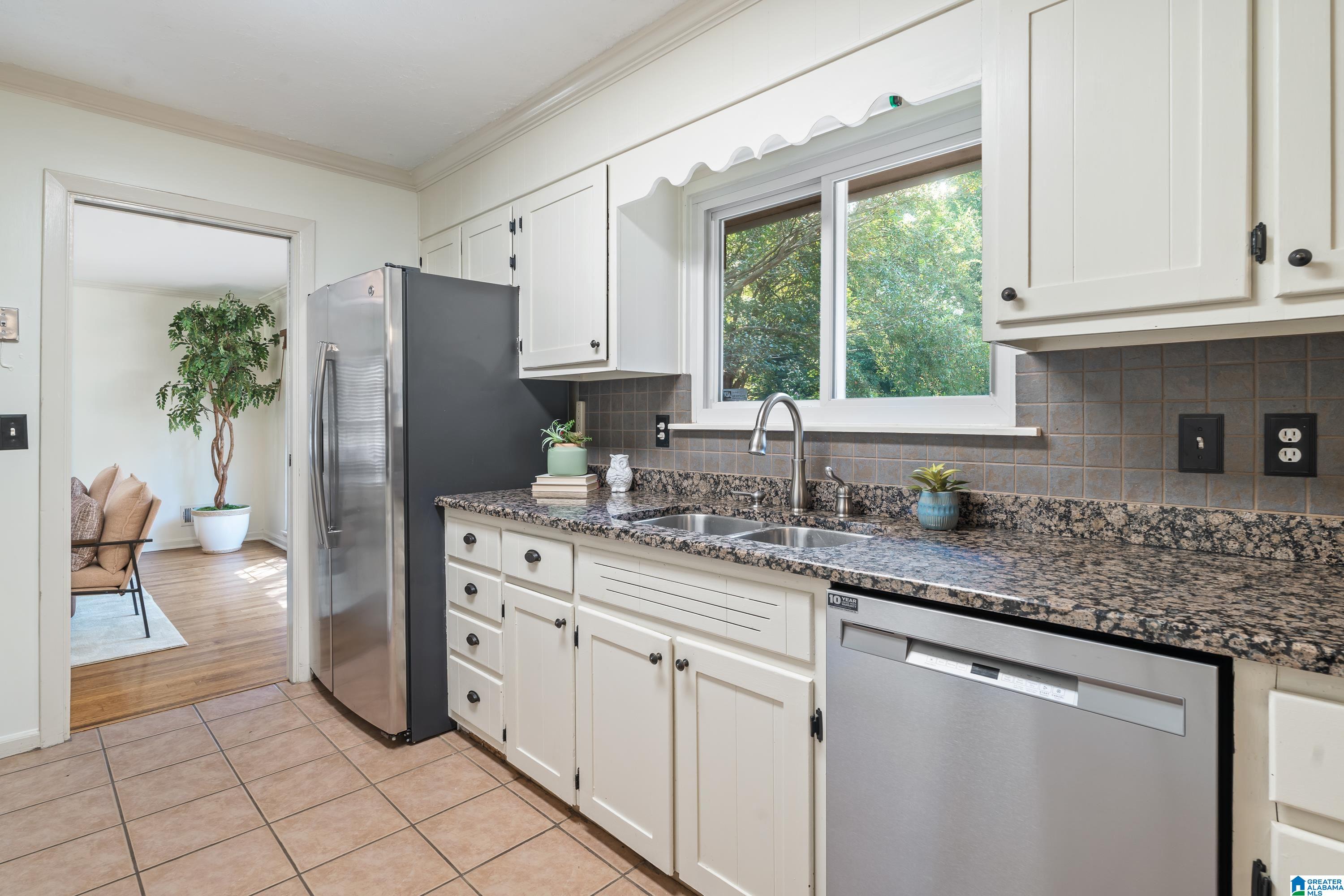 4369 MountainDale Road Birmingham, AL 35213 - Photo 8 of 40