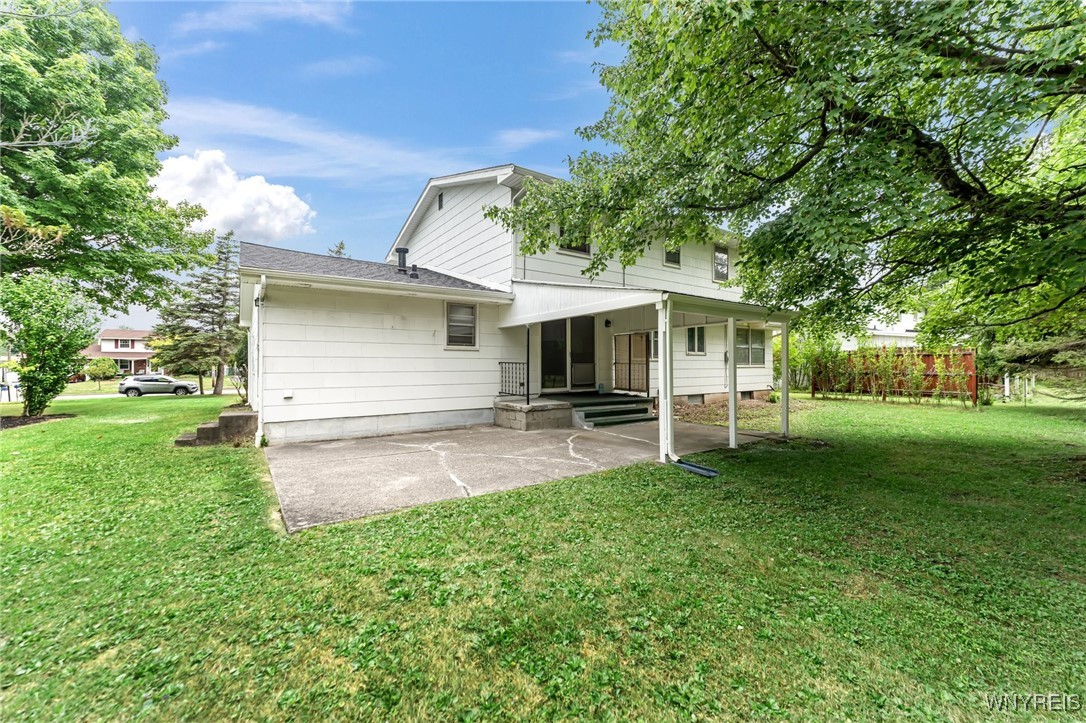 6 Impala Parkway Lancaster, NY 14086 - Photo 4 of 49 Covered patio