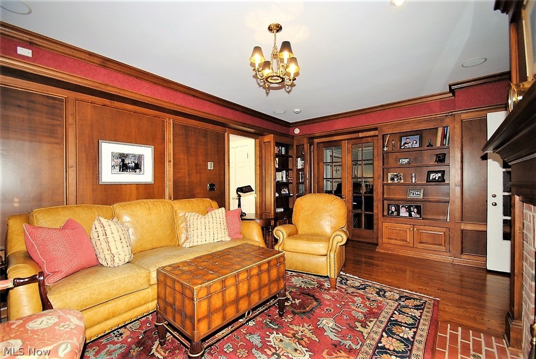 18928 Shelburne Road Cleveland, OH 44118 - Photo 9 of 35 Gallery Image 9