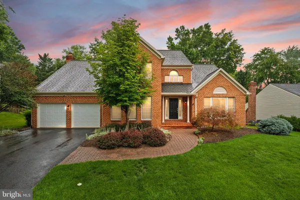 $985,000 | 15253 Surrey House Way, Centreville, VA 20120