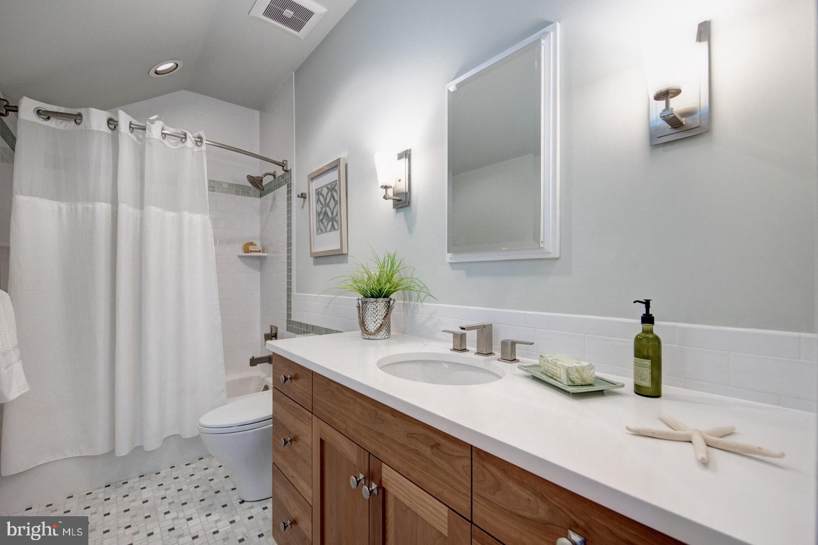 123 Cambria Court Wayne, PA 19087 - Photo 33 of 42 Bedroom 3 en suite bath