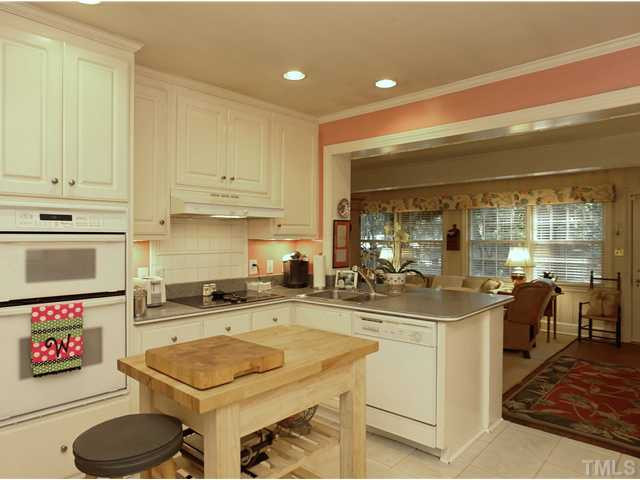 911 Runnymede Road Raleigh, NC 27607 - Photo 8 of 25 Kitchen