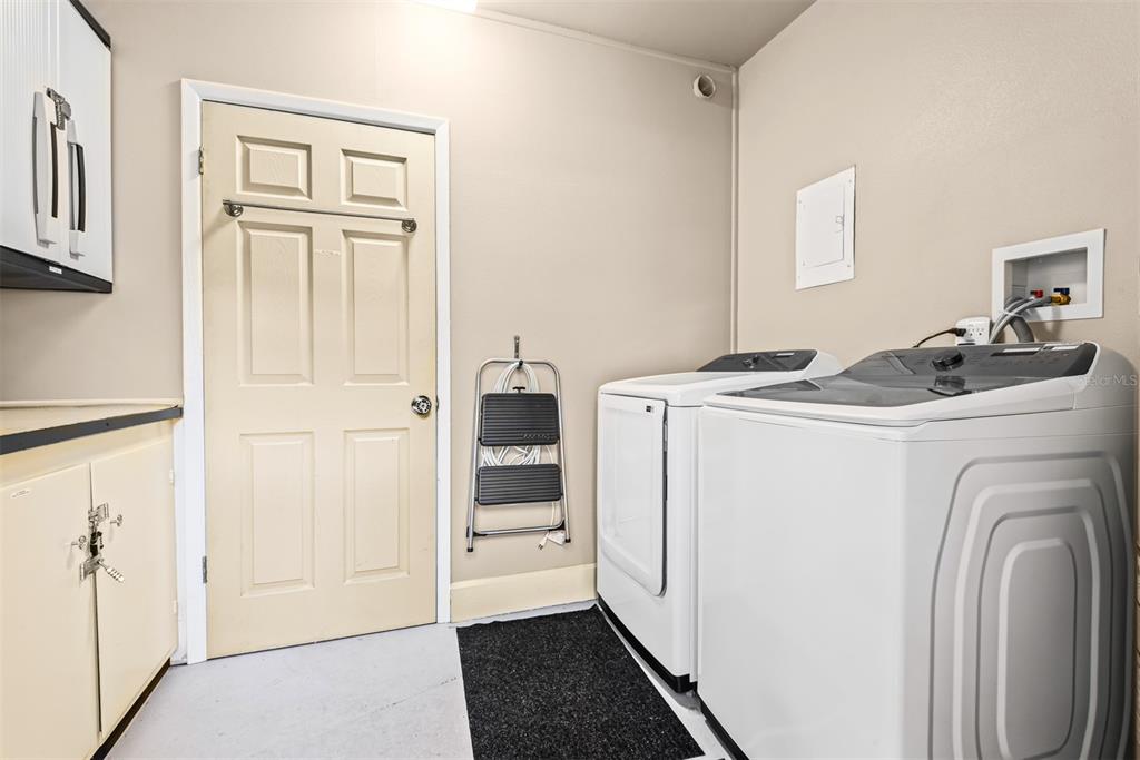 1040 Jocelin Road Pensacola, FL 32506 - Photo 28 of 46 a utility room with dryer and washer