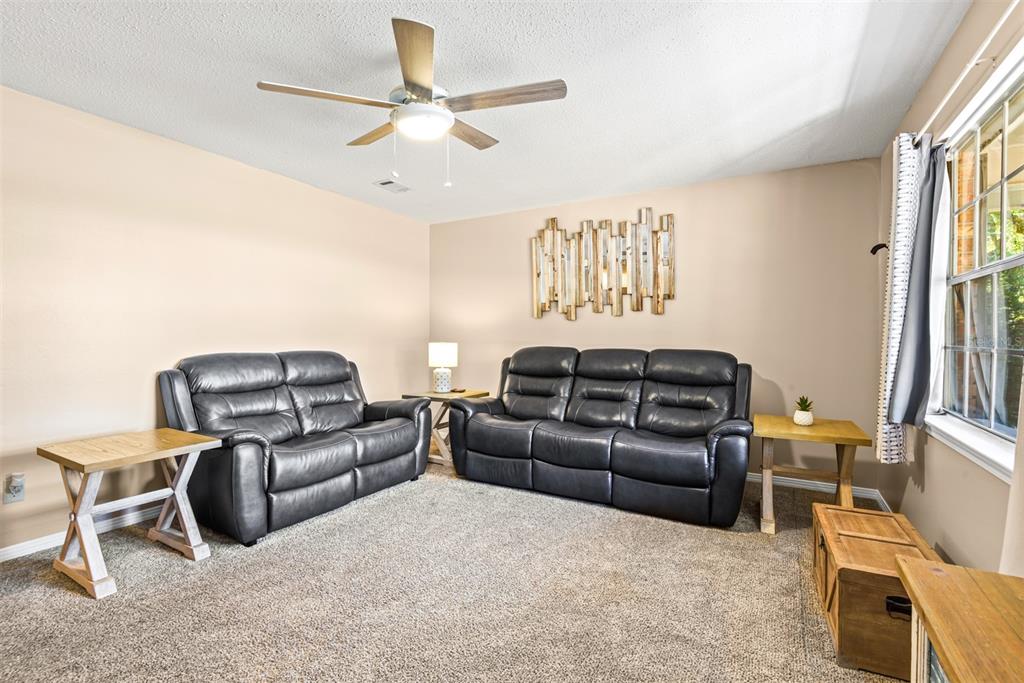 1040 Jocelin Road Pensacola, FL 32506 - Photo 7 of 46 a living room with furniture