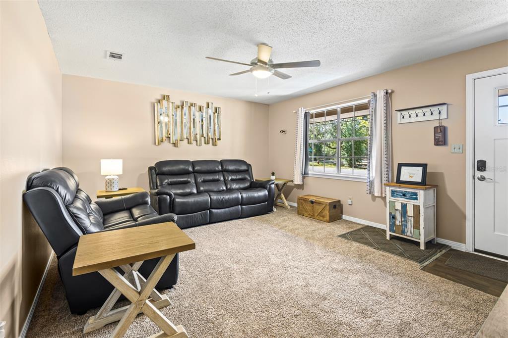 1040 Jocelin Road Pensacola, FL 32506 - Photo 8 of 46 a living room with furniture