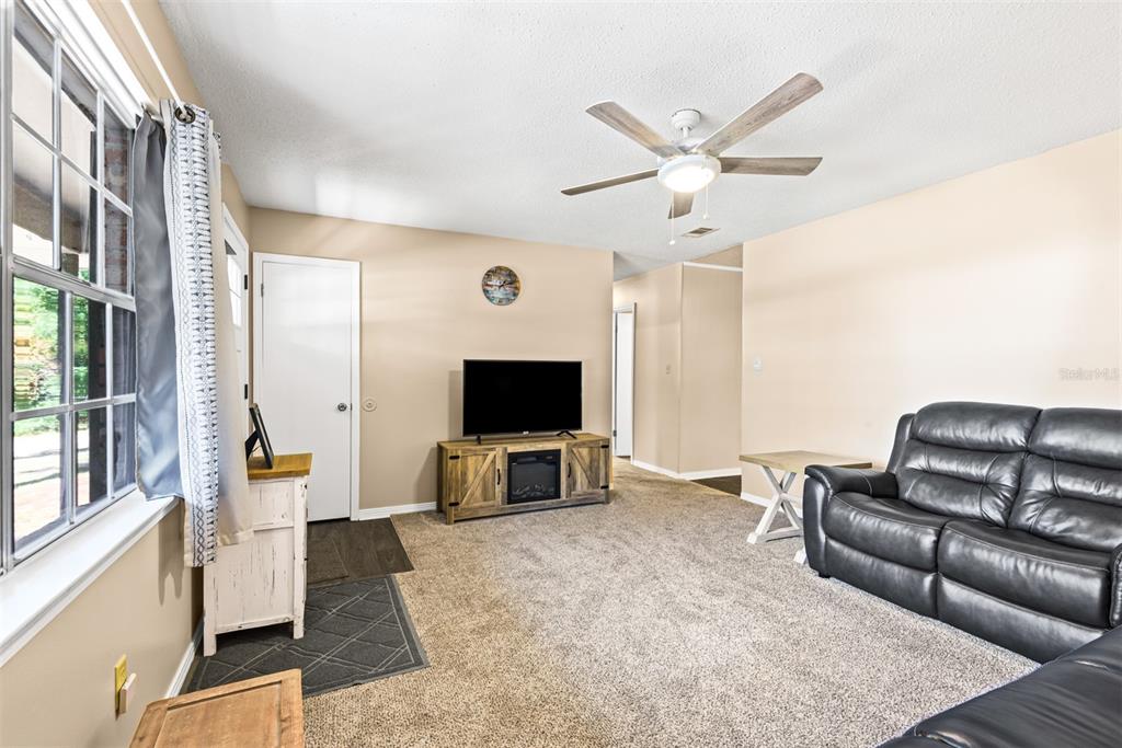 1040 Jocelin Road Pensacola, FL 32506 - Photo 10 of 46 a living room with furniture and a flat screen tv