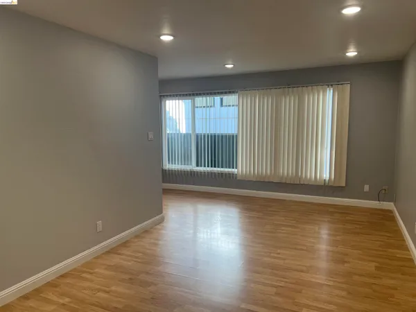 $2,350 | 2636 Warring Street, Unit 302, Berkeley, CA 94704