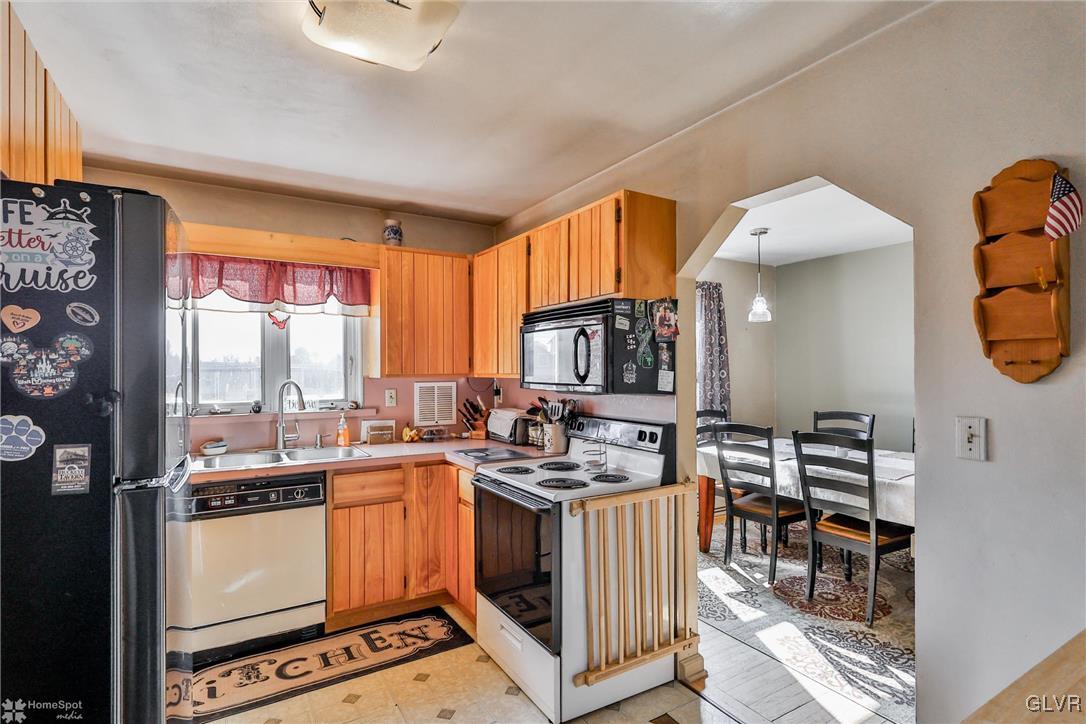 6346 Chapmans Road Allentown, PA 18104 - Photo 11 of 25 Gallery Image 11