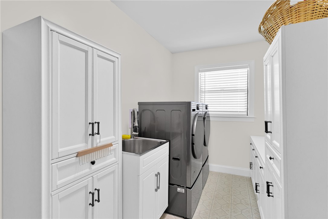 380 Bayfront Terrace Sebastian, FL 32958 - Photo 28 of 32 a utility room with dryer and washer