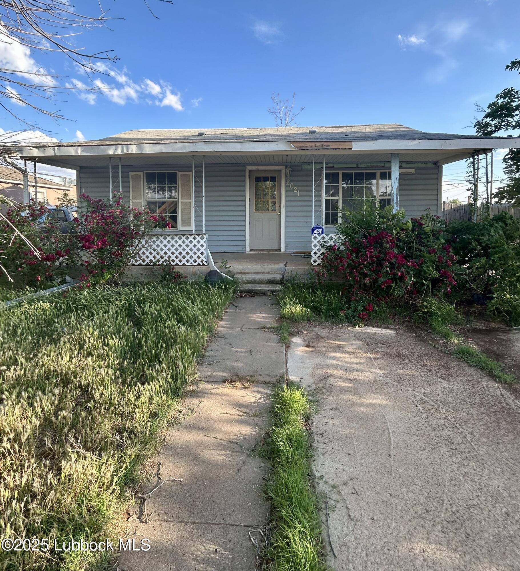 a front view of house with yard