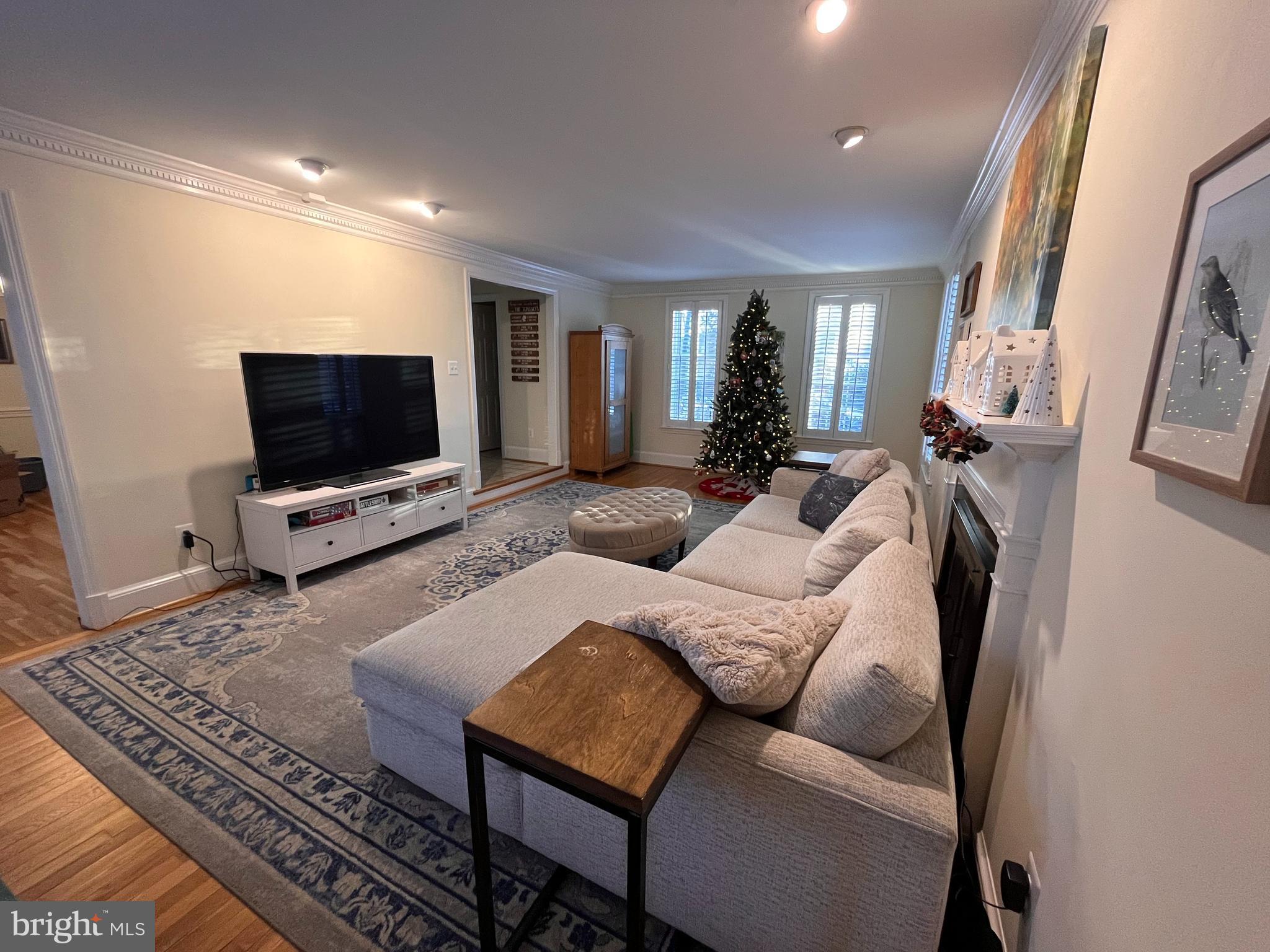 1317 19th Road South Arlington, VA 22202 - Photo 6 of 28 Living Room