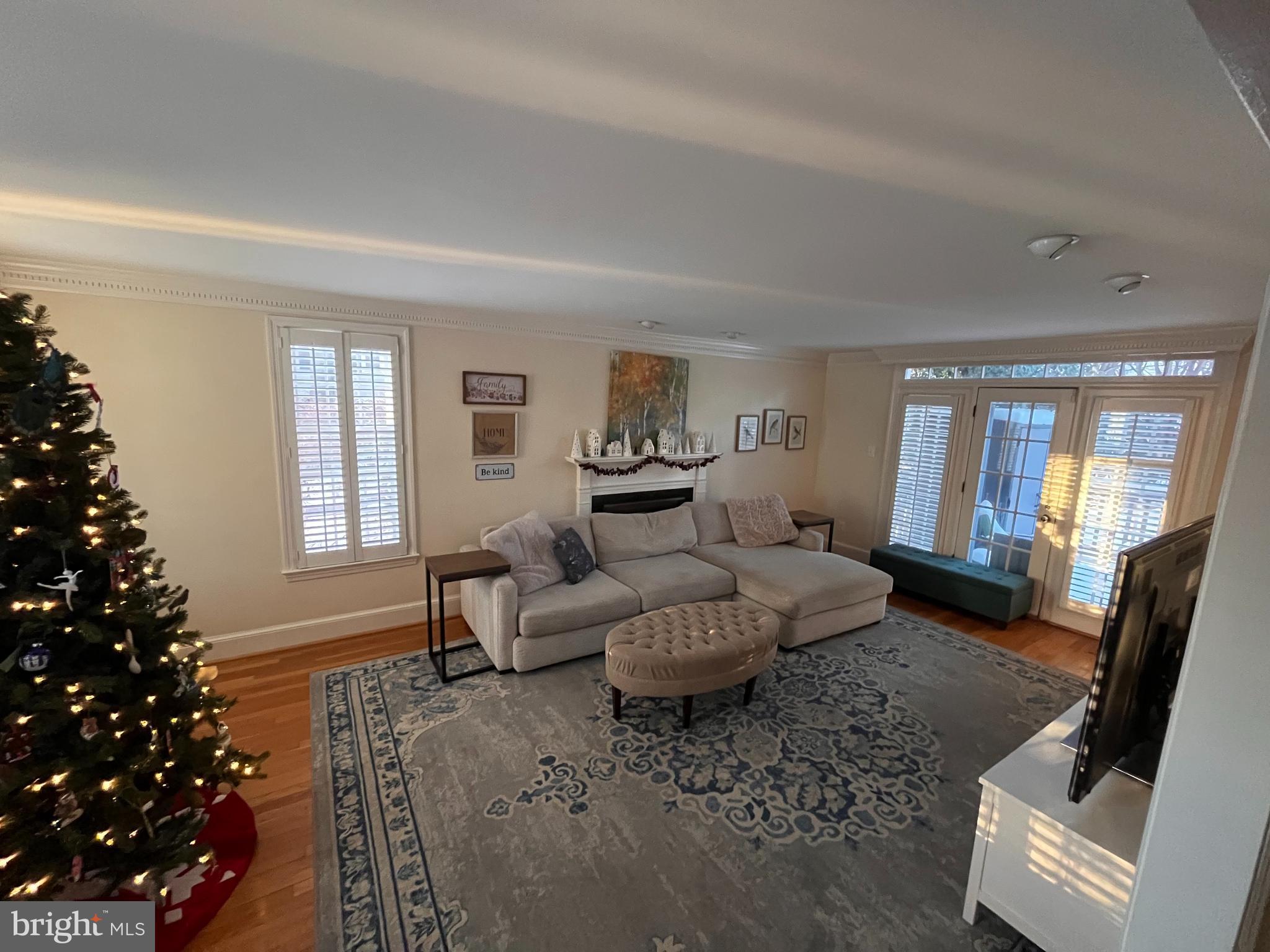 1317 19th Road South Arlington, VA 22202 - Photo 7 of 28 Living Room