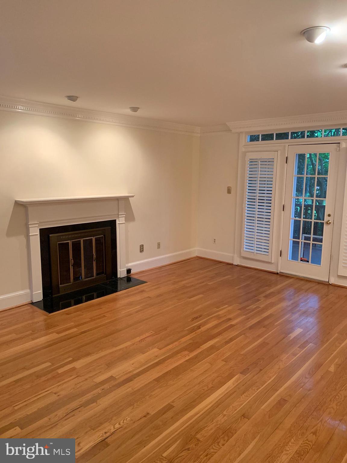 1317 19th Road South Arlington, VA 22202 - Photo 9 of 28 Living Room- Empty