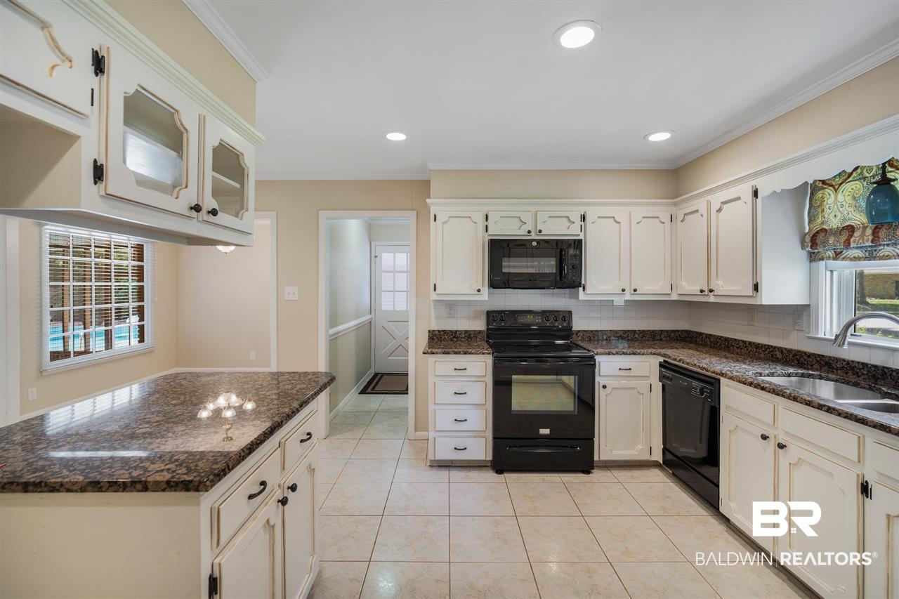 705 Spring Station Road Mobile, AL 36609 - Photo 9 of 35